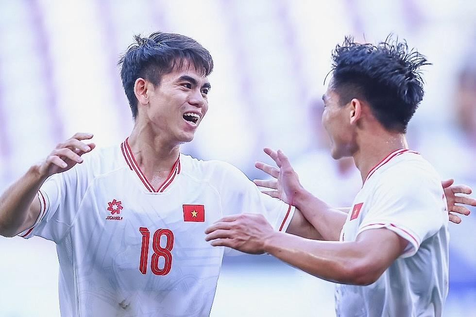 Văn Khang: 'Cầu thủ Iraq to cao hơn Việt Nam'