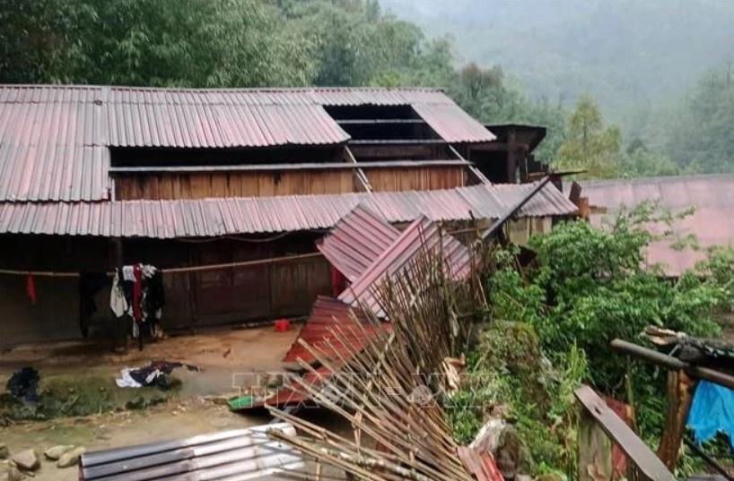 Hơn 100 ngôi nhà bị tốc mái, hư hỏng do giông lốc ở Tuyên Quang