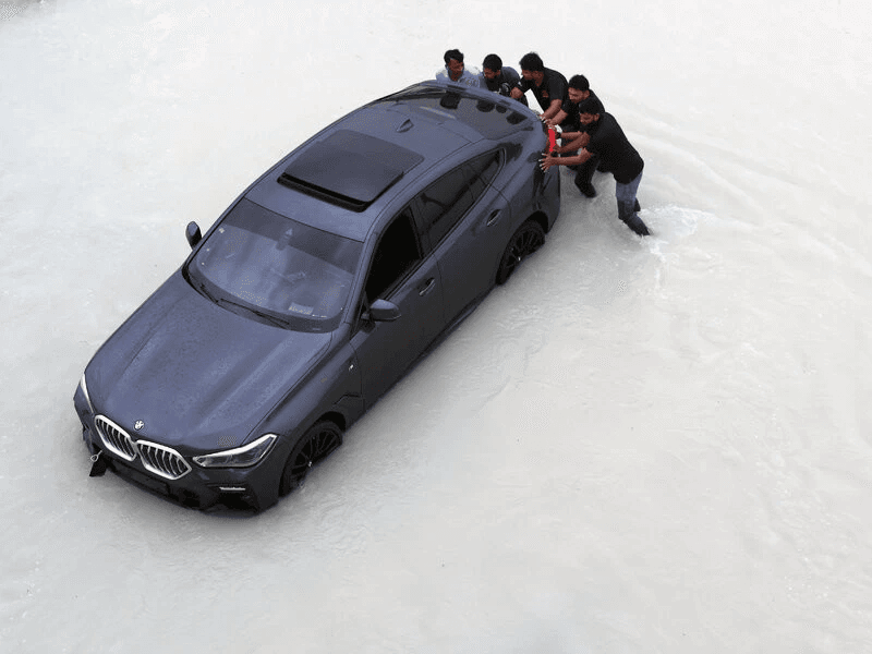 Lũ lụt 'tận thế' khiến Dubai như 'Instagram sập filter'