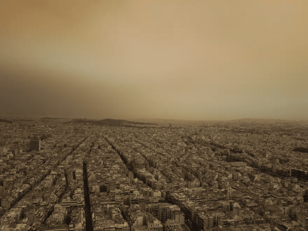 Khói mù màu cam 'nuốt chửng' các thành phố Hy Lạp